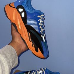 Yeezy 700 Bright Blue Size 9.5