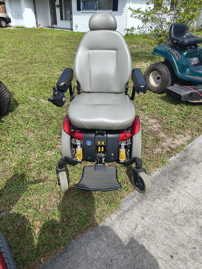 Amazing Scooter With Battery And Charger She Can Move