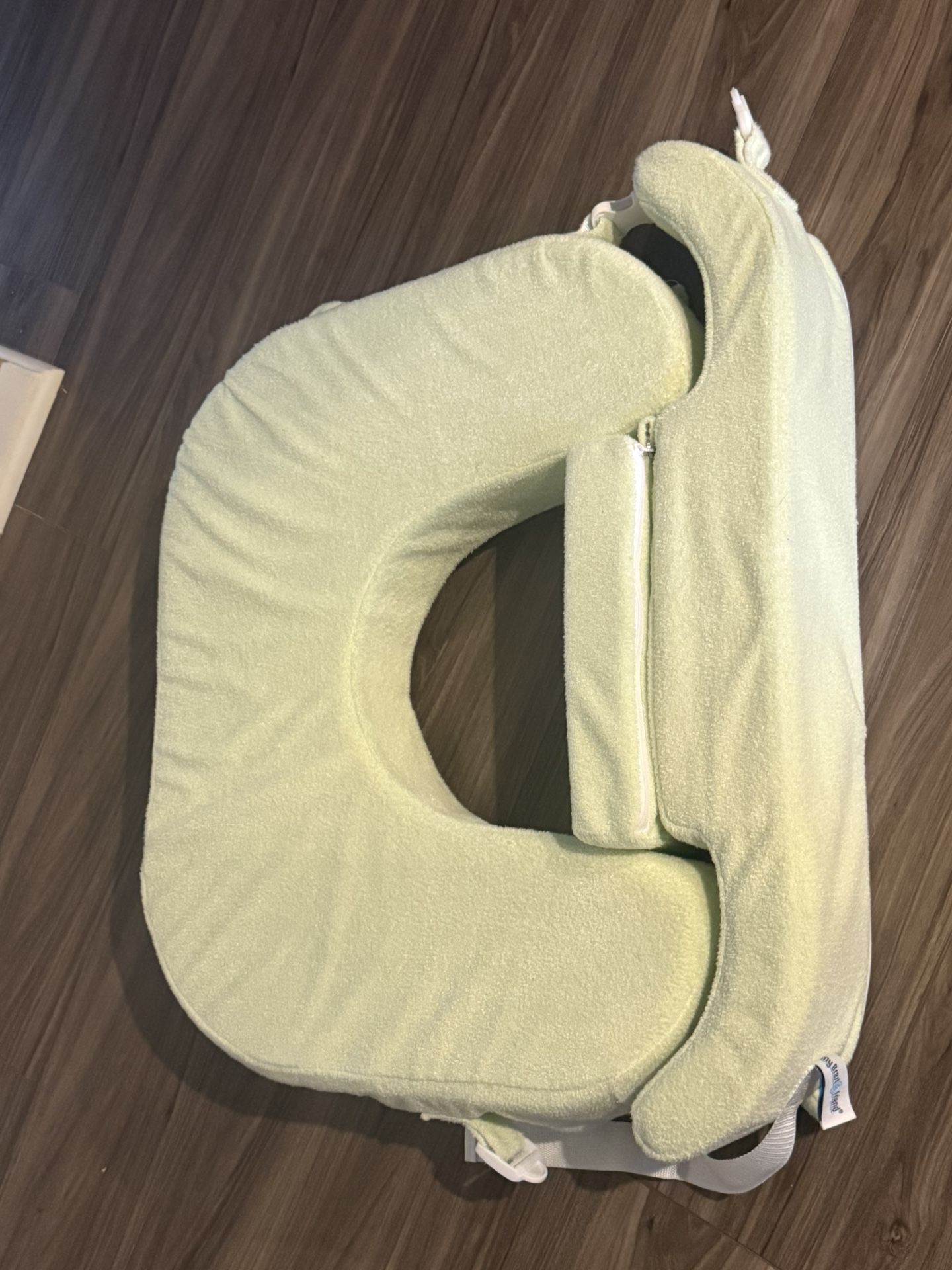 Twin feeding pillow