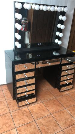 Hollywood Vanity Makeup Table In Black with Mirror Brand New In Box ONLY $599