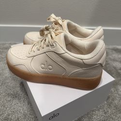ALO  Recovery Mode Sneaker- Clay Limited Color  Size  M6/W7.5