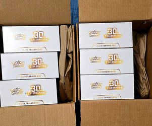 6x Pokemon 30th ETBs