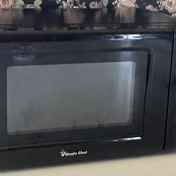 Magic Chef Countertop Microwave- Lightly used