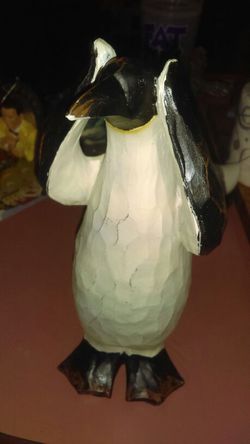 Penguin statue