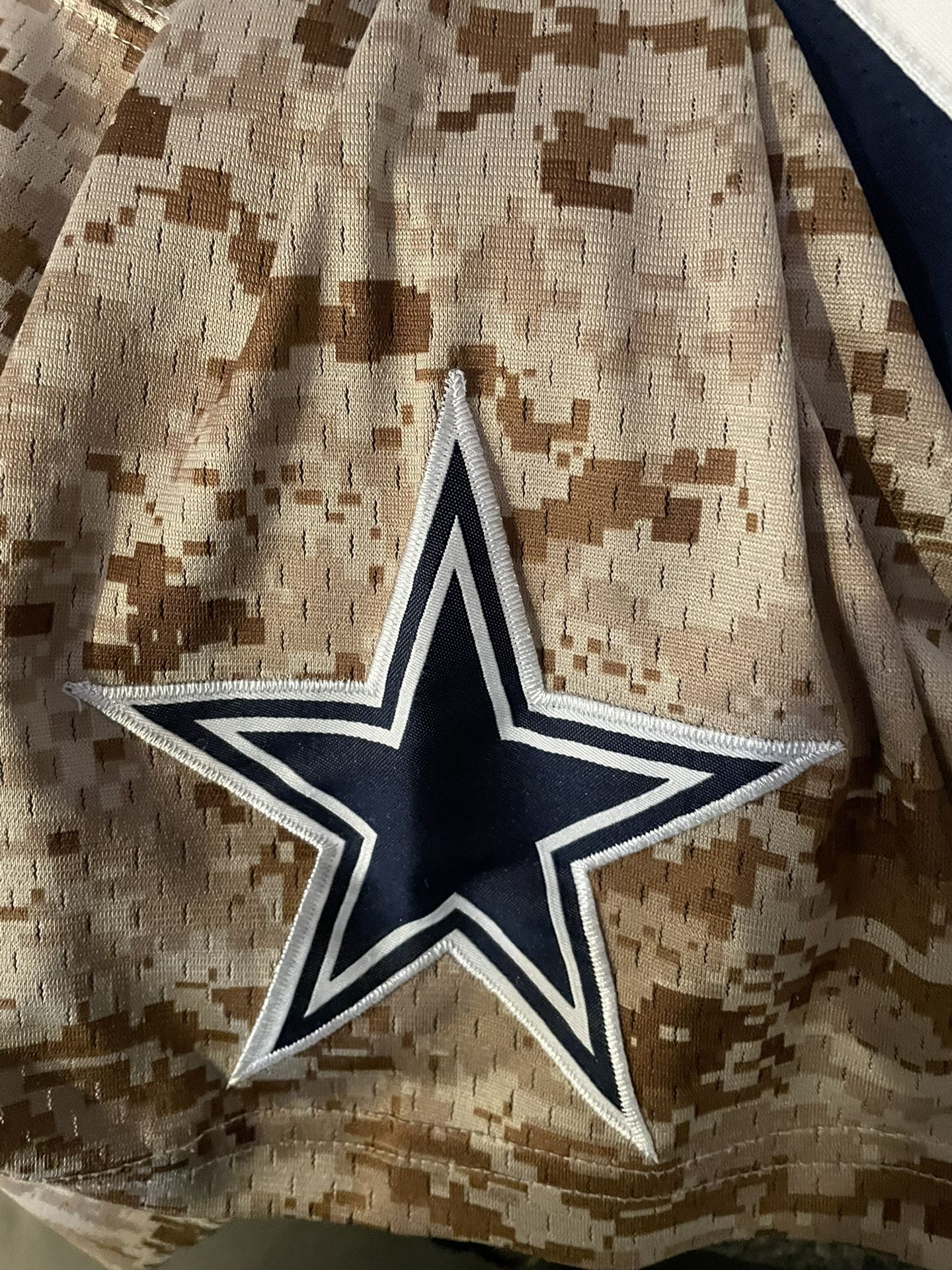 JERSEY Dez Bryant Dallas Cowboys Green Camo Salute to Service Jersey for  Sale in Mesa, AZ - OfferUp