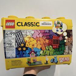 Lego classic set- 790 pieces