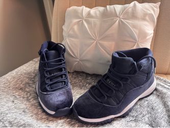Jordan 11 retro midnight navy 8.5w