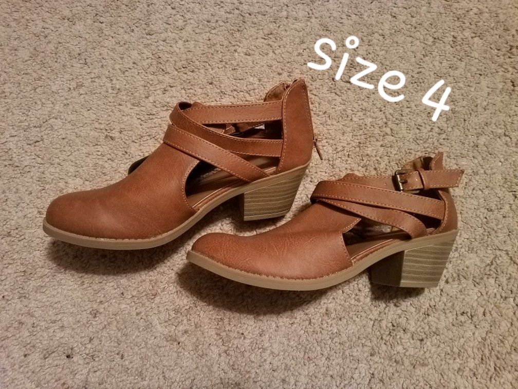 Girls boots- sizes 2-4