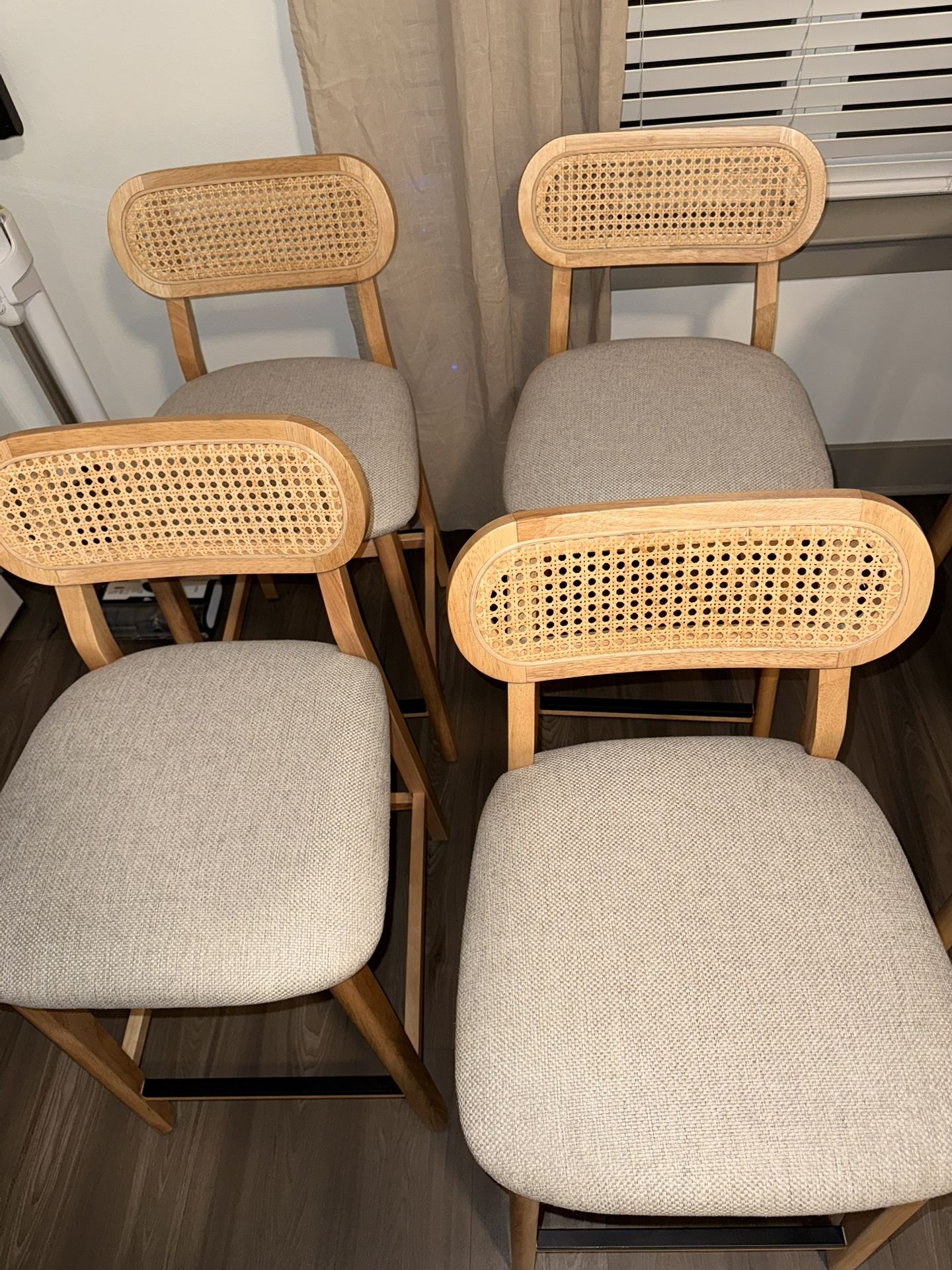 Round Rattan Dining Table Set