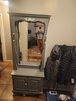 Cute entry way or Bedroom mirror