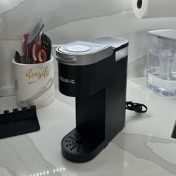 Keurig K-Cup Pod Coffee Maker (Almost new)