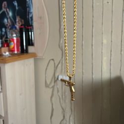 Gold Cabin And Pendent 