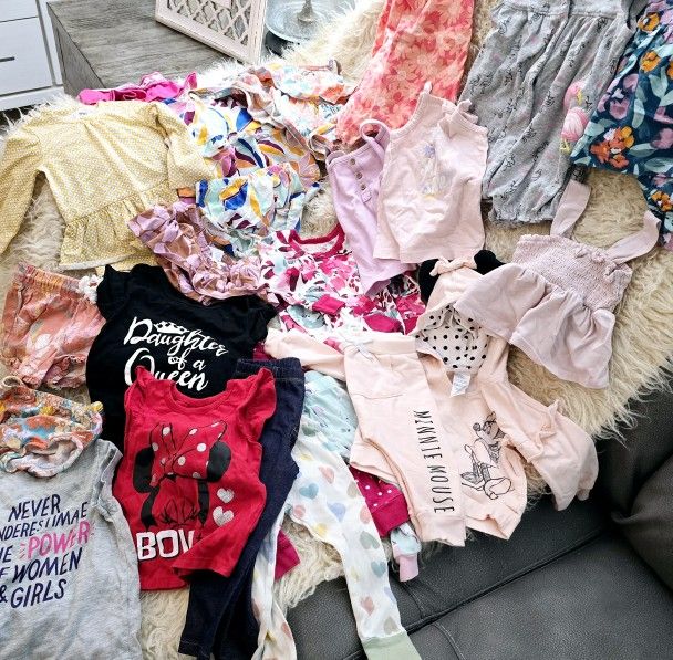 Baby girl clothes 25pc lot size 12 months.