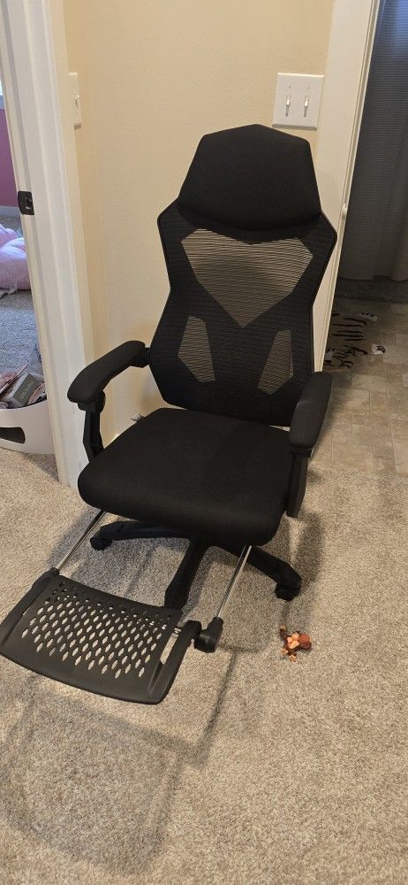 Gamer Chair With Foot Rest