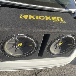 Kicker Dual CompC 12-inch Subwoofers i