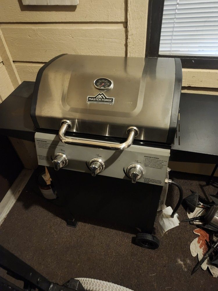 Master Forge Stainless steel 3 -Burner Liquid Propane Gas Grill *FREE LOCAL DELIVERY!* Garage Kept