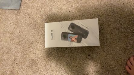 Insta360x3 brand new not even opened I think it comes with the stick not sure asking 350$ comes with accessories plus warranty