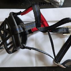 SMALL DOG BREATHABLE RUBBER MUZZLE