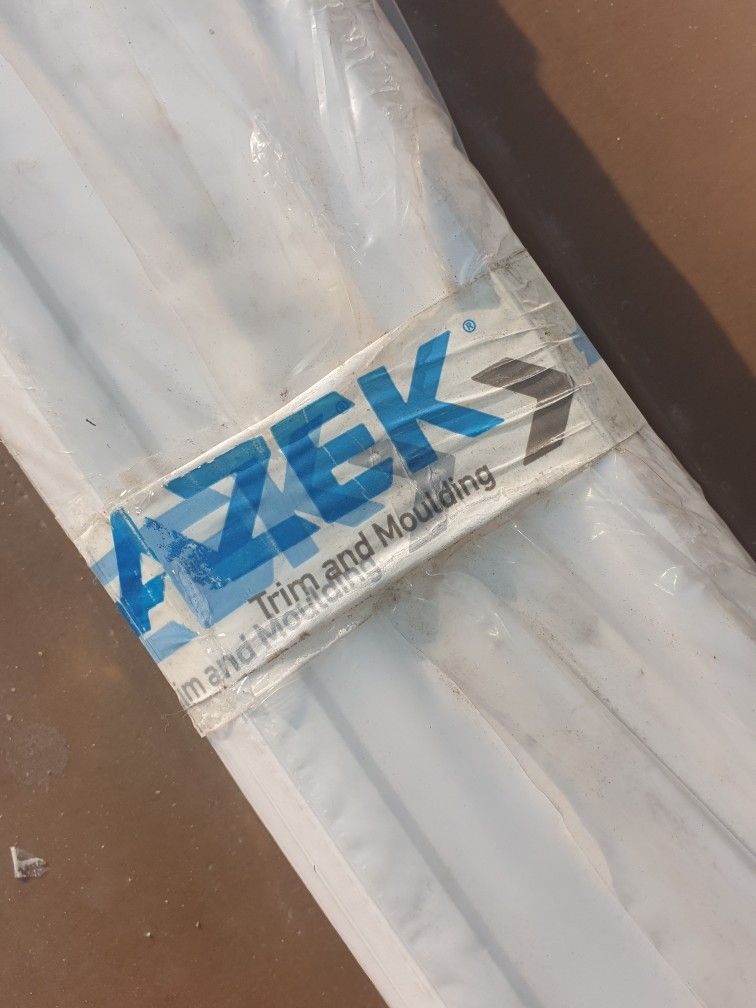 AZEK. PVC Crown Molding