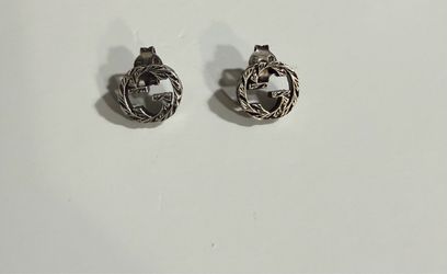 Style ‎457109 J8(contact info removed)  Interlocking G stud earrings in 925 sterling silver with engraved pattern.