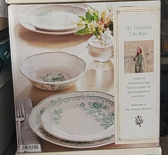 Pioneer Woman 12-Piece Blue Blossom Dinnerware Set