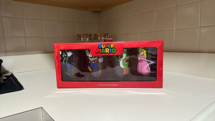 Super Mario Glass Cups (4 cups each)