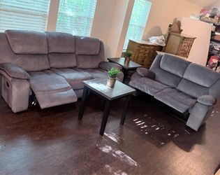 Se vende sala de 2 piezas reclinable manual y 2 mesitas tiene poco de uso por $650