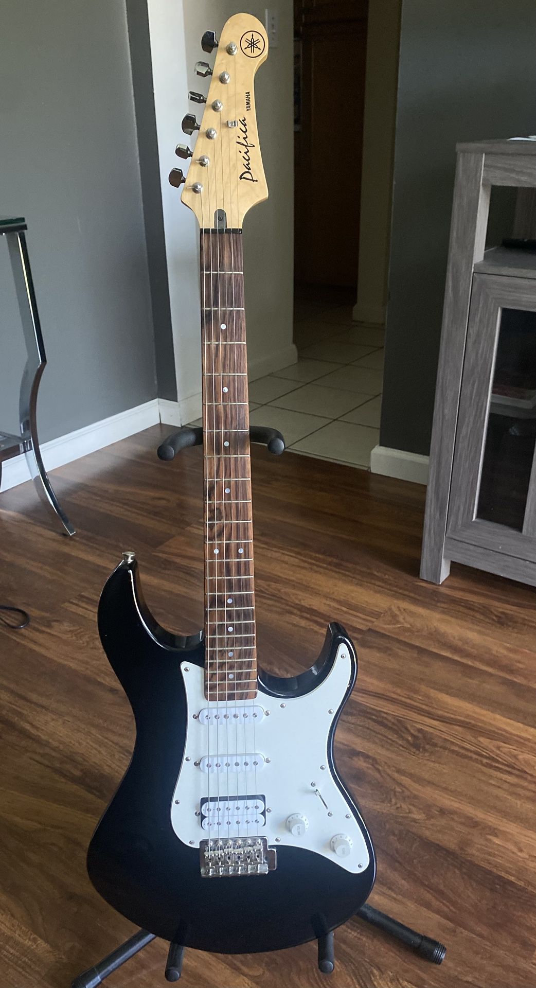 YAMAHA Pacifica Electric Guitar