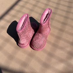 Ugg Girls Shoes Us 11 - Lighly Used