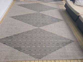 Outdoor rug