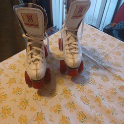 ROLLER SKATES SIZE 6 . $20 FIRM PRICE.  328 N 11TH ST 126 LAS VEGAS NV 89101