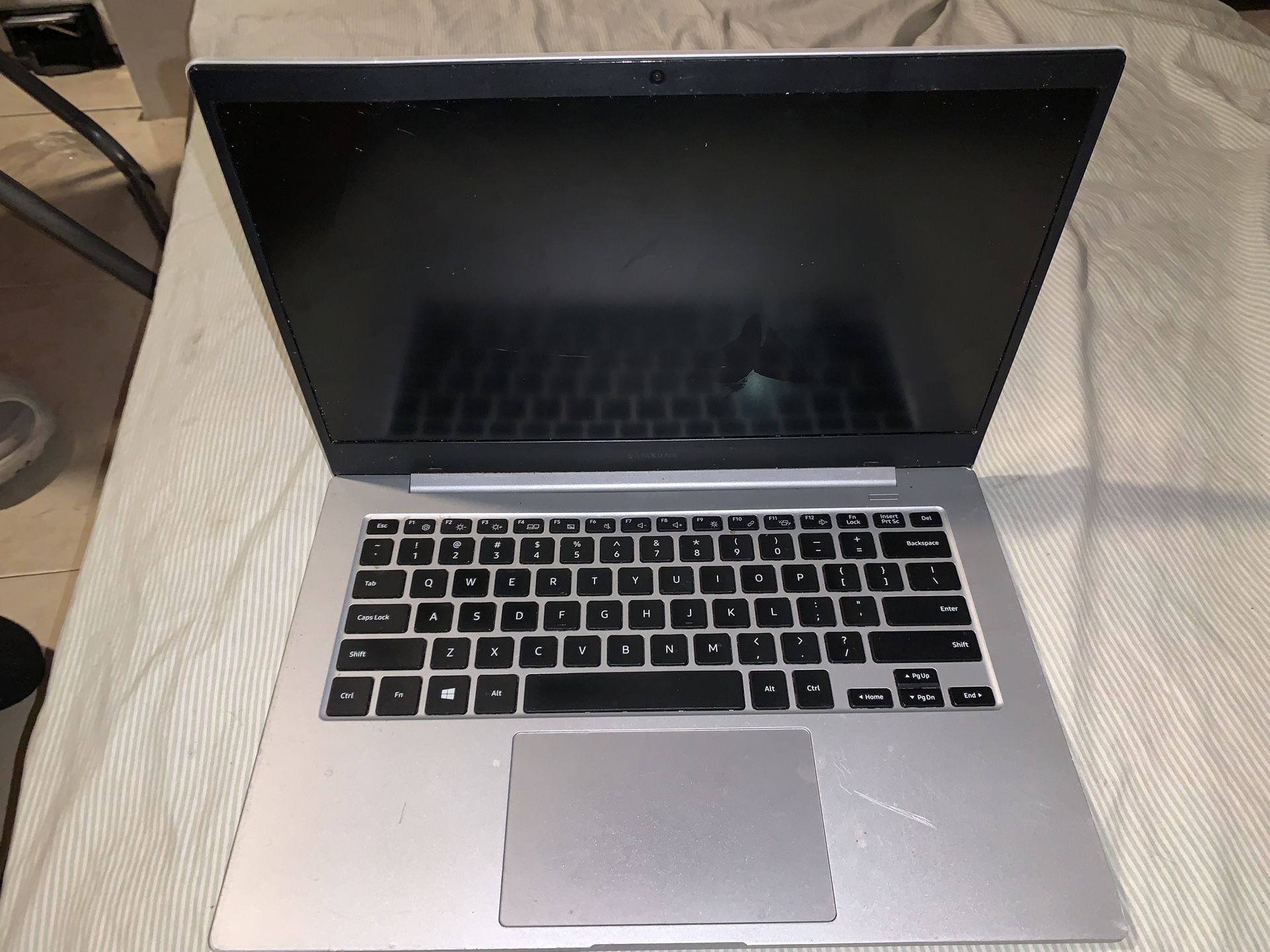 broken screen samsung laptop