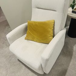 Comfy Recliner w/ Swivel