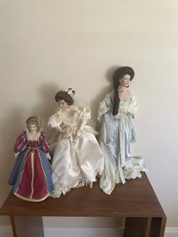 Display Dolls