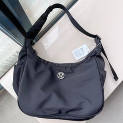 Black versatile shoulder bag