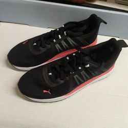 Puma. Shoe Women. Size 6-6.5-7-7.5-8-8.5-9
