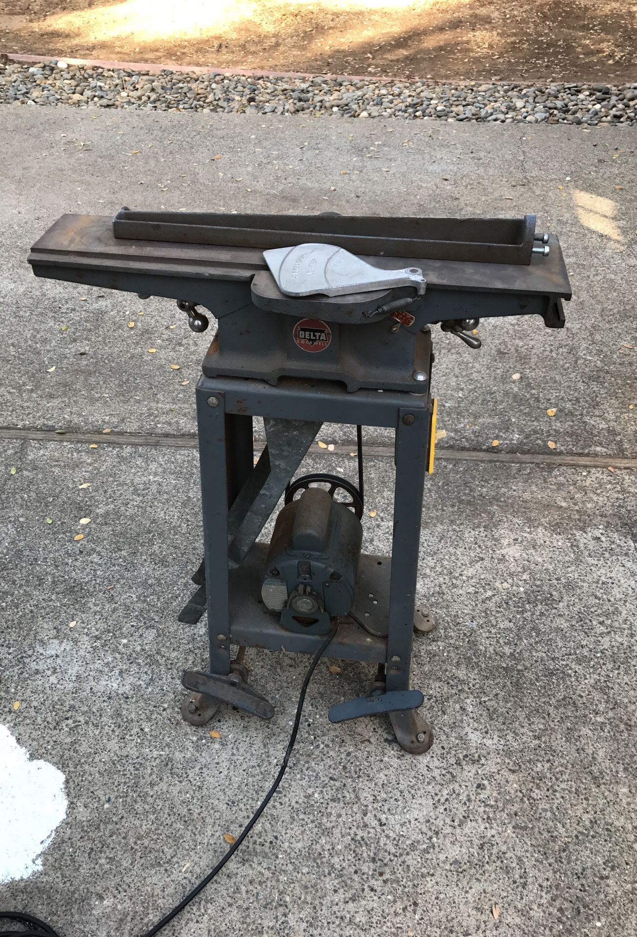 Delta Rockwell jointer with 1/2 hp electric motor