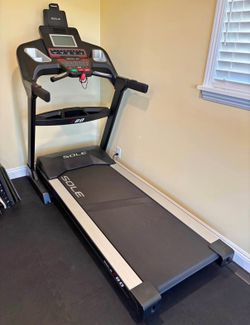 Sole 80 Treadmill heavy duty excellent condition