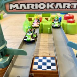 Hot Wheels Mario Kart Race Track Set w/ Karts