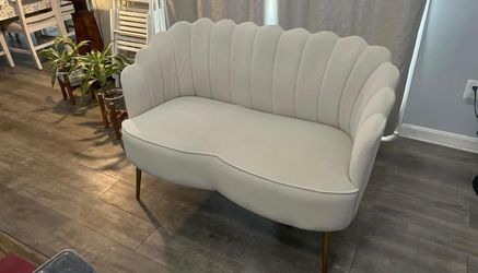 HULALA HOME Modern Velvet Loveseat Sofa with Flower Shaped Back, Comfy Upholstered 2-Seater Sofa with Gold Metal Legs, Small Love Seat Accent Couch fo