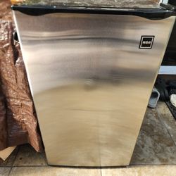 RCA Mini Fridge *like New Stainless Steel