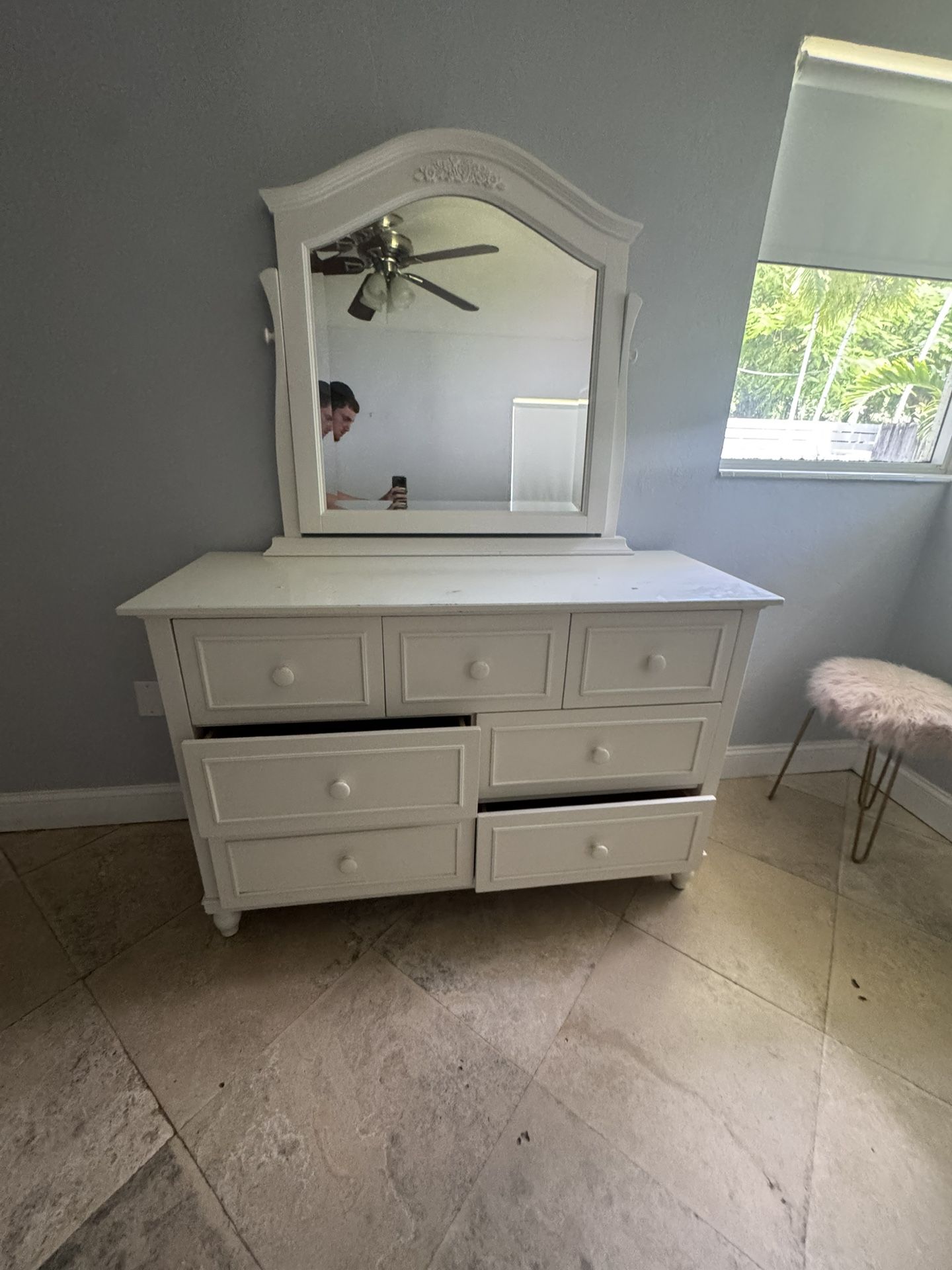 Chic White Dresser with Mirror - Perfect for Cozy Bedroom!