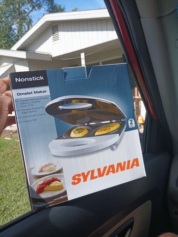 Sylvania Nonstick Omelet Maker SW-086 750 Watt,
