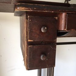 Singer Table 