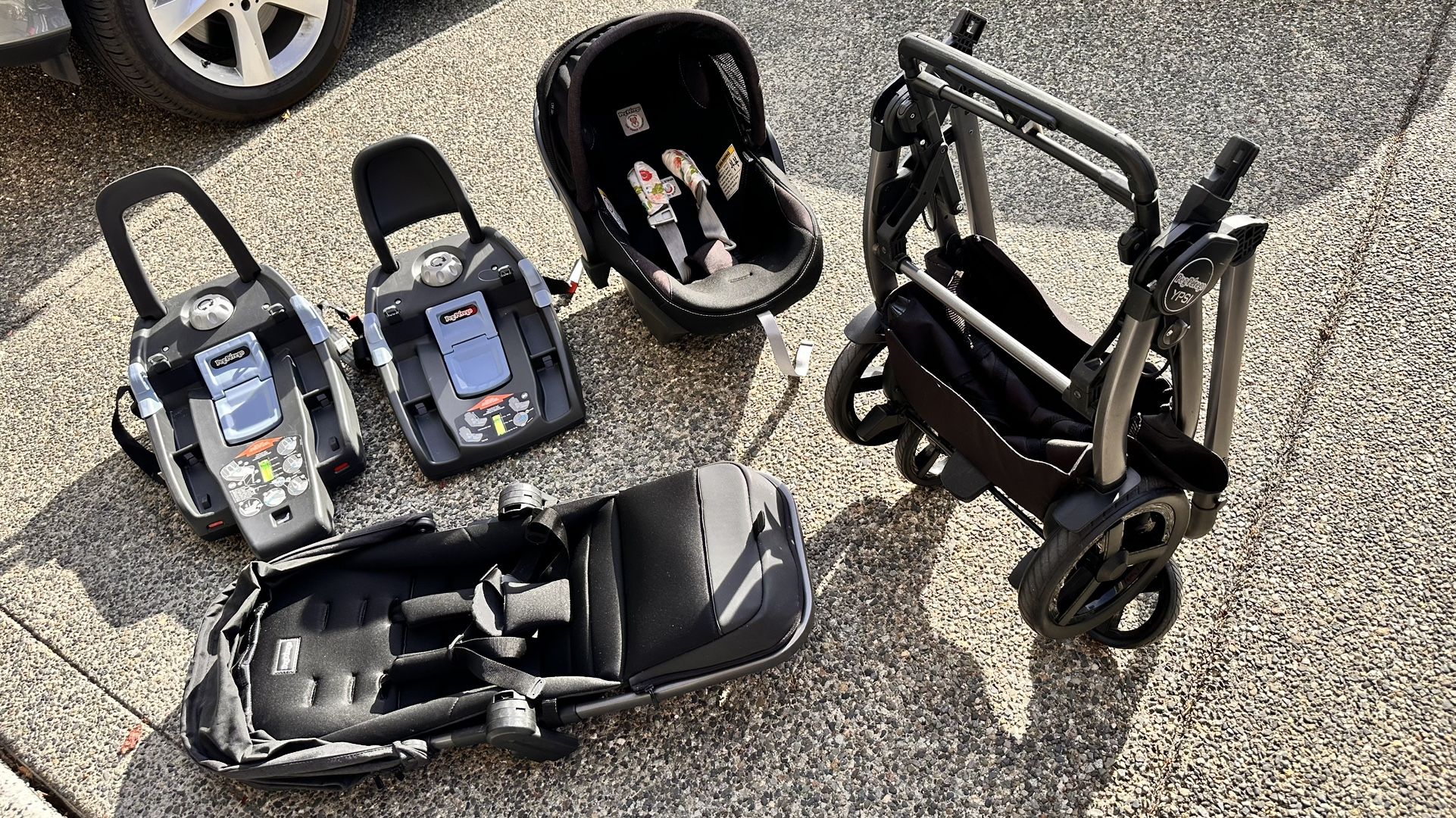 Like New - Stroller + 2 Car Seat Bases + 1 Car Seat (Peg Perego Travel System Onyx)