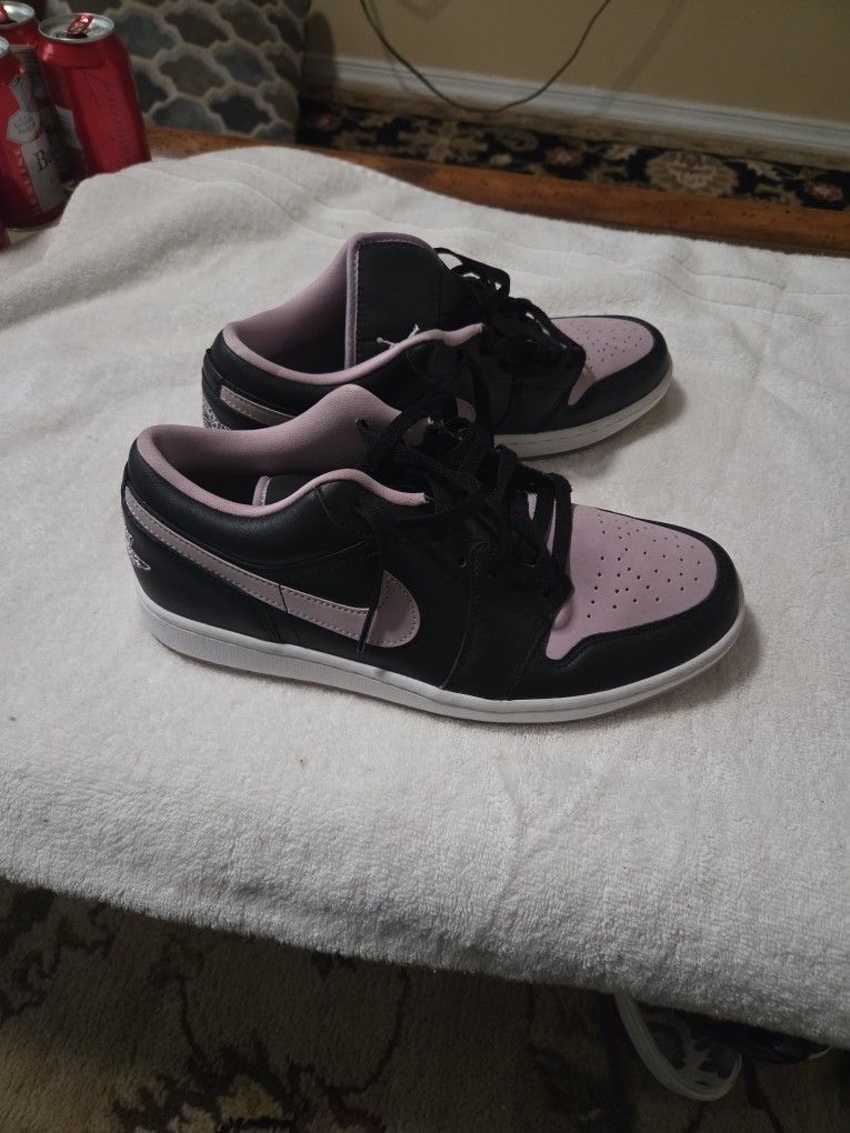 Air JORDAN 1 Iced Lilac Size 10