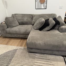 Ashley Lindyn Sectional