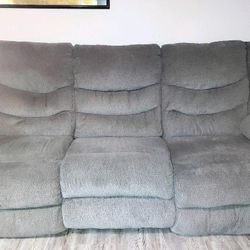 Like NEW SOFA / COUCH RECLINERS ON BOTH Sides Like New 