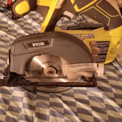 Ryobi ONE+ 18V Cordless 5 1/2 in. Circular Saw