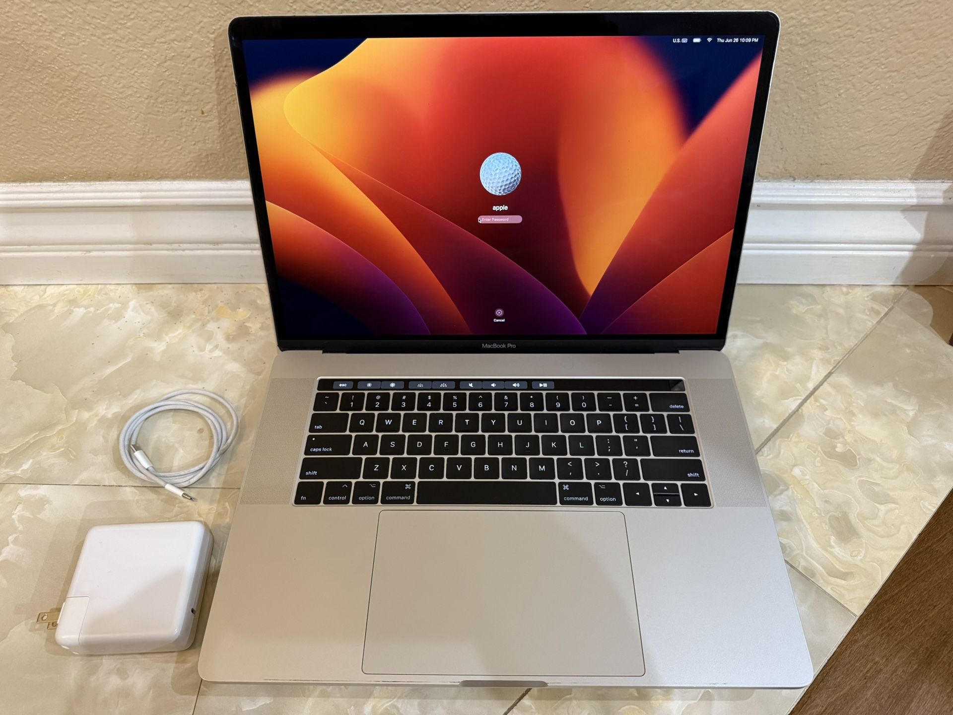 MacBook Pro I7 16G 256G